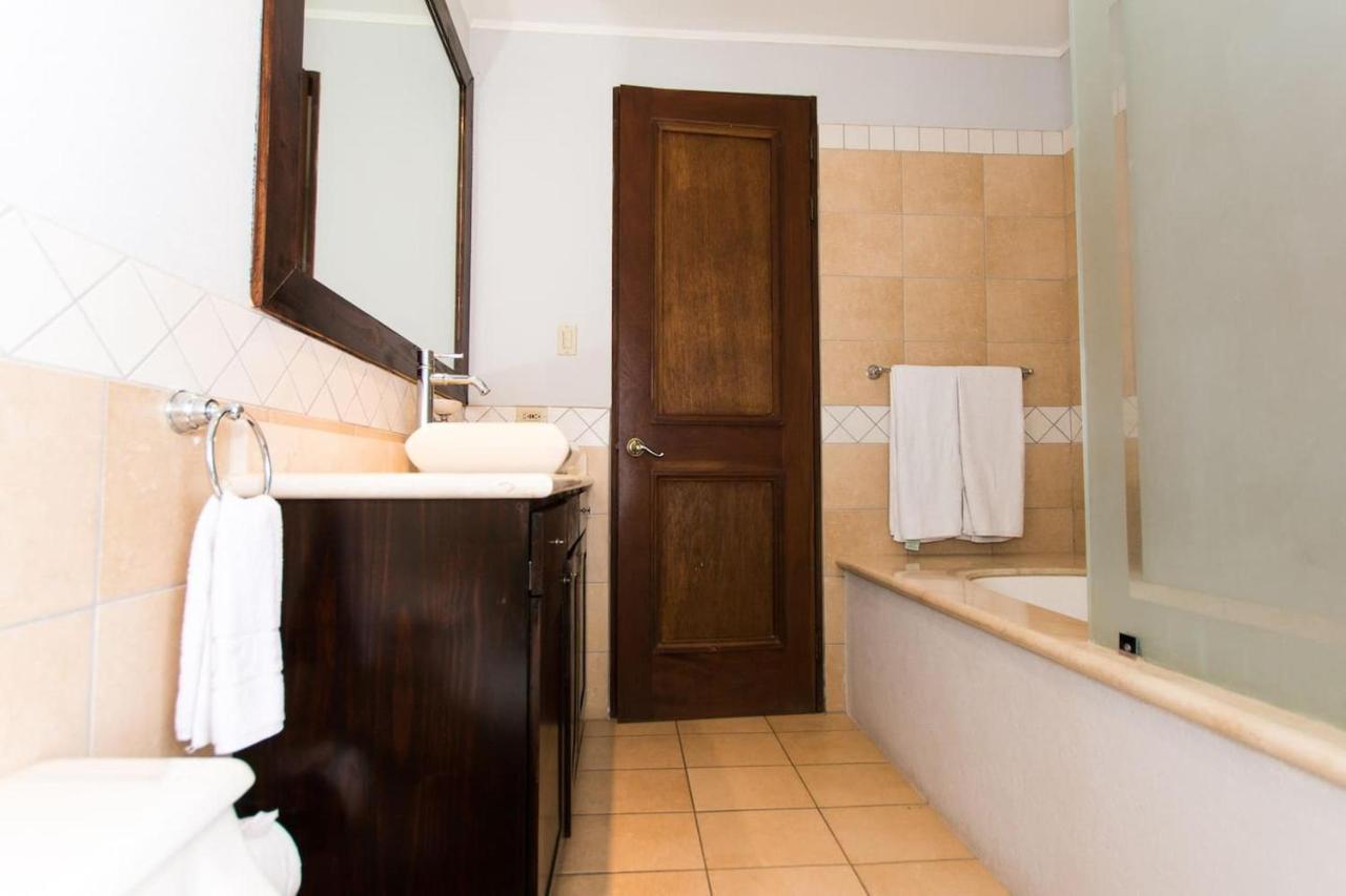 Exclusive Home On Golf Course At Reserva Conchal Is Stunning Inside And Out 普拉卡海尔 外观 照片